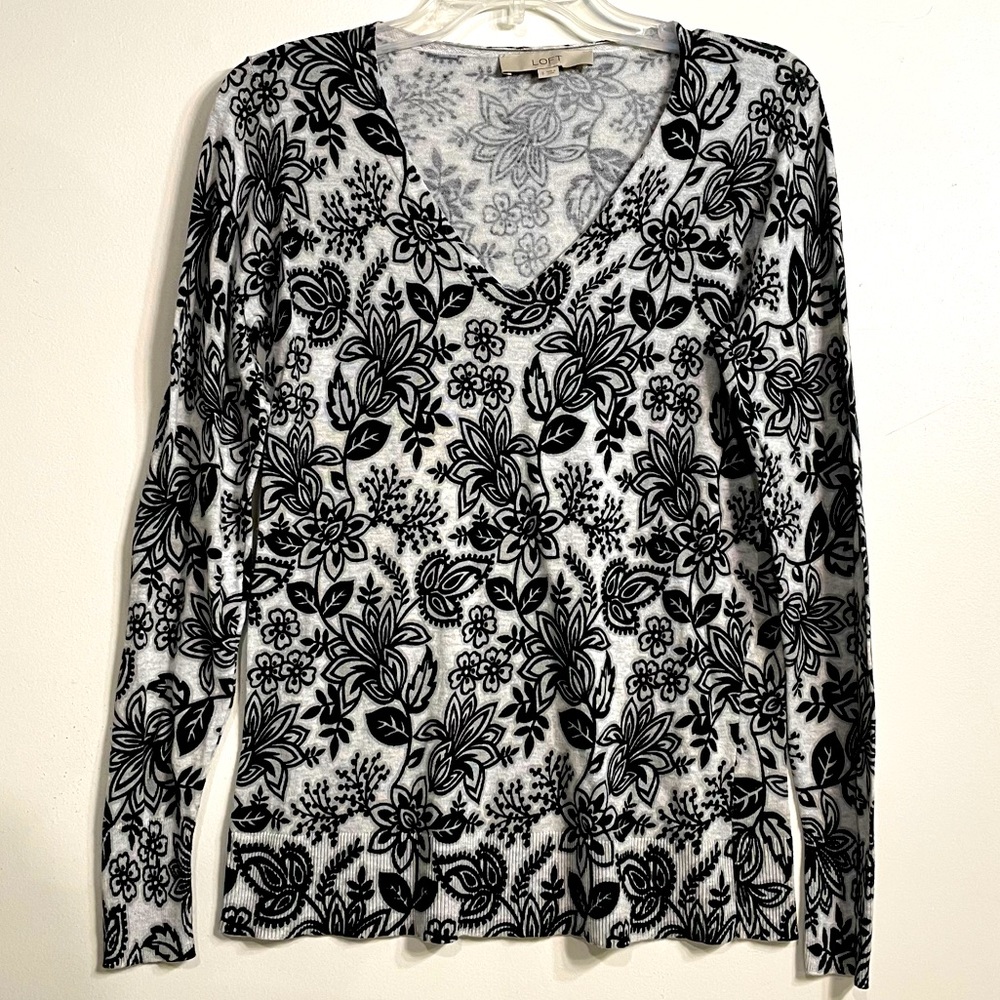 Loft Lightweight Sweater V-neck Long Sleeve Black and Grey Floral Size S Small